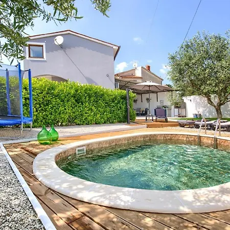 Casa vacanze Mit Privatpool Fuer 6 Personen Ca 140 Qm In Loborika, Istrien Suedkueste Von Istrien *