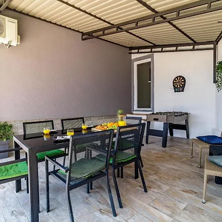 Mit Privatpool Fuer 6 Personen Ca 140 Qm In Loborika, Istrien Suedkueste Von Istrien