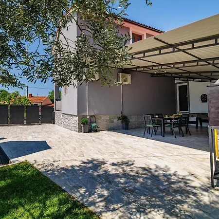 Mit Privatpool Fuer 6 Personen Ca 140 Qm In Loborika, Istrien Suedkueste Von Istrien Holiday home Loborika