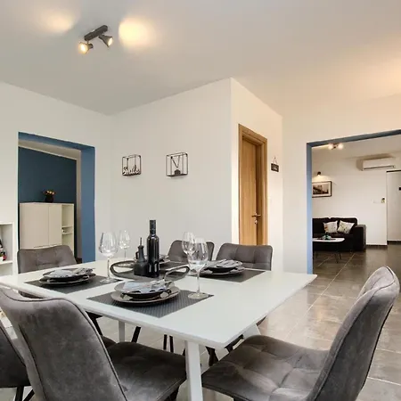 Сasa de vacaciones Mit Privatpool Fuer 6 Personen Ca 140 Qm In Loborika, Istrien Suedkueste Von Istrien Loborika