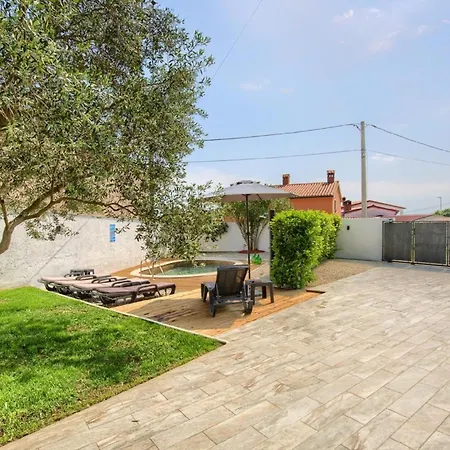 Mit Privatpool Fuer 6 Personen Ca 140 Qm In Loborika, Istrien Suedkueste Von Istrien