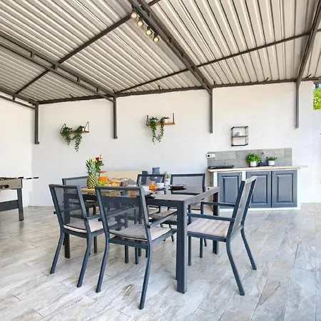 Mit Privatpool Fuer 6 Personen Ca 140 Qm In Loborika, Istrien Suedkueste Von Istrien *